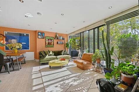 FB - Flat 4, 14 Sinclair Gardens - ReceptionA3 (1)
