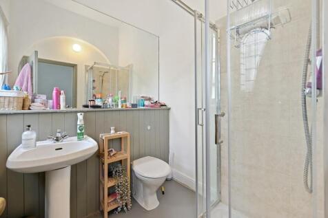 RCFBL- hammersmith grove- bathroom 3 (1).jpg