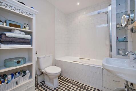 Lettings Hammersmith Sinclair Road - Bathroom.jpg