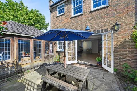 Black Lion Mews - Garden3 (1).JPG