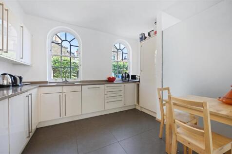 Black Lion Mews - Kitchen3 (1).JPG