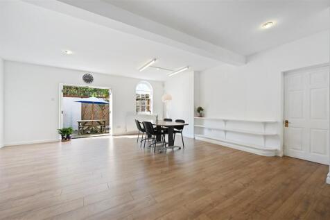 Black Lion Mews - Reception3 (1).JPG