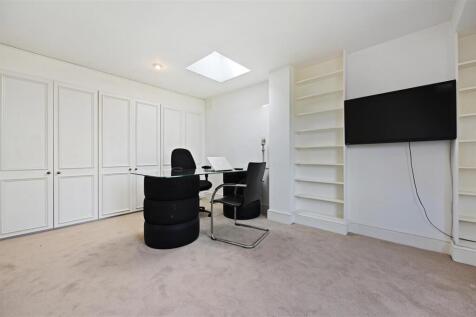 Black Lion Mews - BedroomB3 (1).JPG