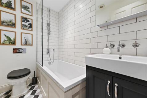 BCFBL -  Loftus Road - Bathroom (2)-1.jpg