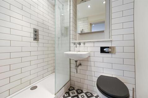 BCFBL - Loftus Road - Ensuite2-1.jpg