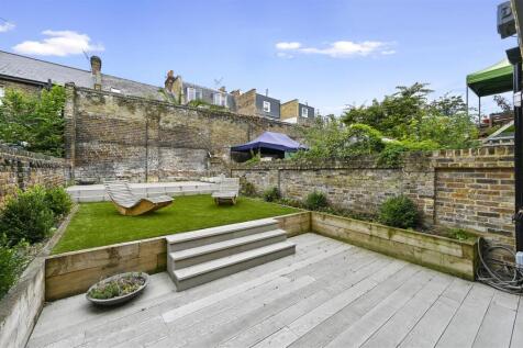 BCFBL - Loftus Road - Garden (2)-1.jpg