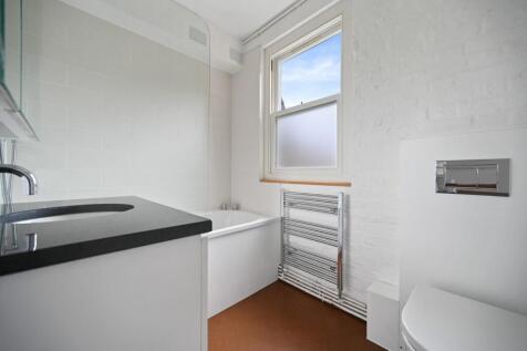 BCFBL - Addison Gardens - Bathroom (4).jpg