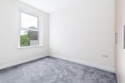 Lettings Brook Green Blythe Road - Bedroom 1.jpg