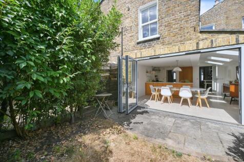 BCFBL - Becklow Road - Garden B (4).JPG