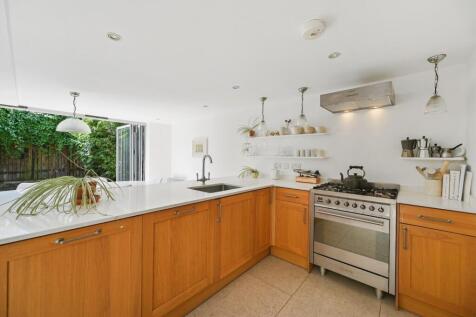 BCFBL - Becklow Road - Kitchen (4).JPG