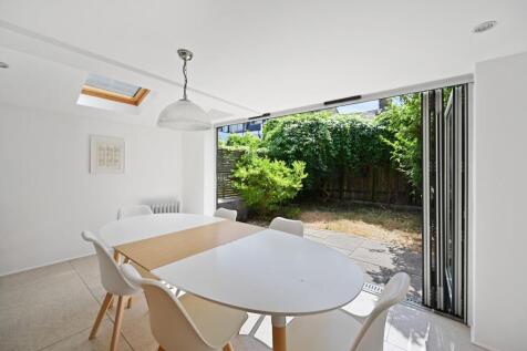 BCFBL - Becklow Road - Dinning C (4).JPG