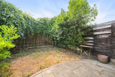 BCFBL - Becklow Road - Garden (4).JPG