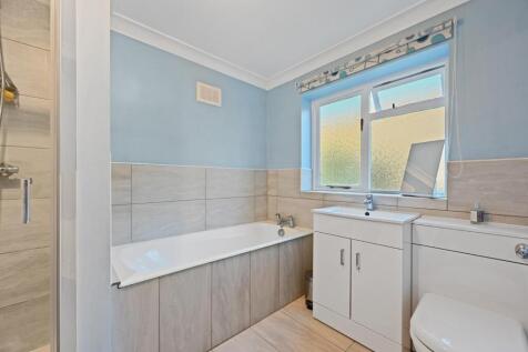 FBL -  Shepherds Bush Place - Bathroom3 (1).jpg