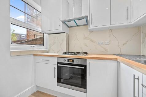 RQFBL_64a High Street_Kitchen (11).jpg