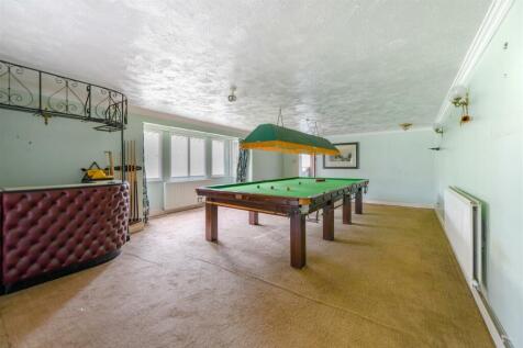 BILLIARDS ROOM/BAR