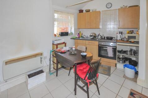 KITCHEN/LOUNGE