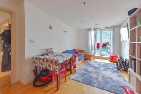 LOUNGE/DINING AREA