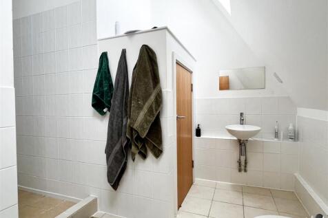 ENSUITE SHOWER ROOM