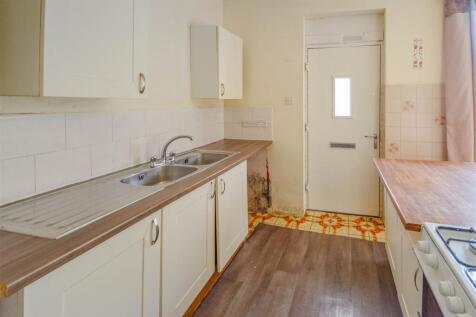 KITCHEN/UTILITY ROOM