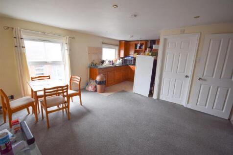 KITCHEN/LIVING ROOM