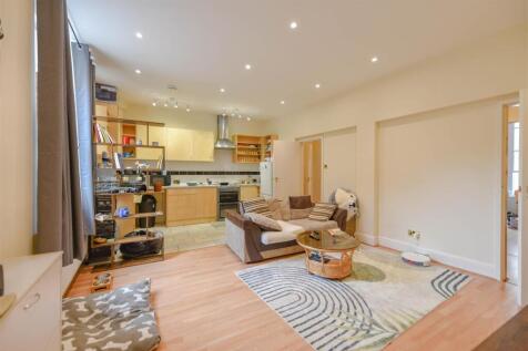KITCHEN/LOUNGE/DINER