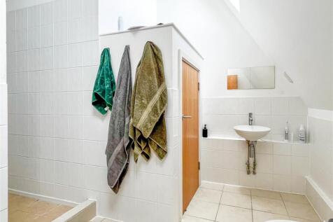 ENSUITE SHOWER ROOM