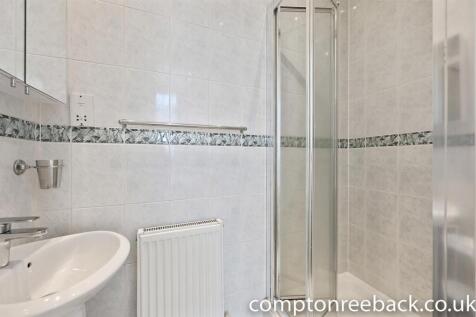 CR - Flat 5, 5 Howitt Road - Ensuite1 (1).jpg