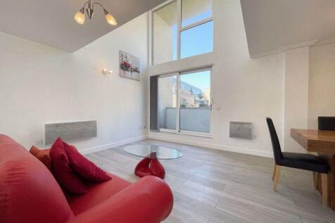 Lounge 3