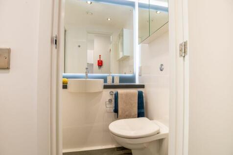 Ensuite Bathroom 2 
