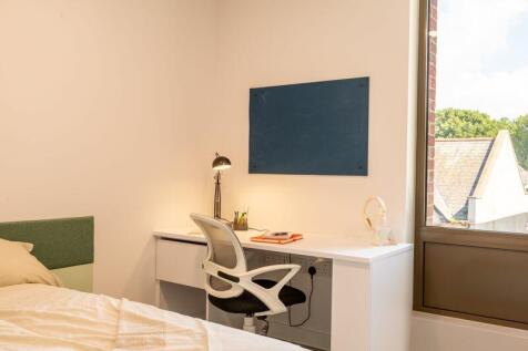 Bedroom area and Deskspace