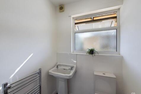 toilet room 