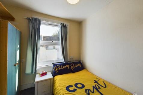 bed 3 photo 2
