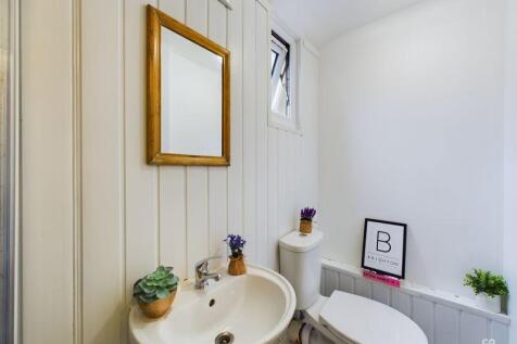 SHOWER ROOM TOILET 