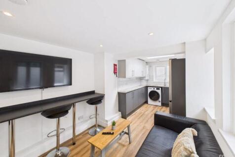 KITCHEN  AND LVING ROOM
