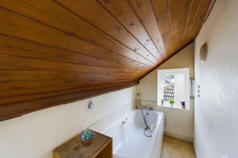 upstairs bathroom 