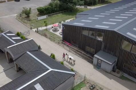 Horse to stables drone.jpg
