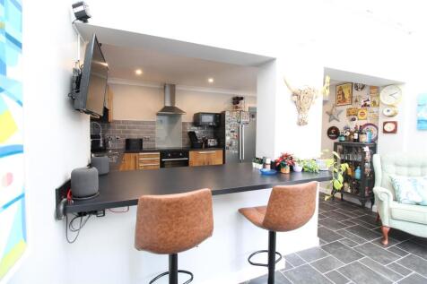 Kitchen3.JPG