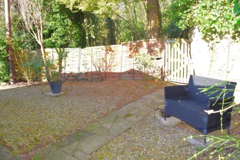 ENCLOSED PATIO GARDEN &#43; PARKING