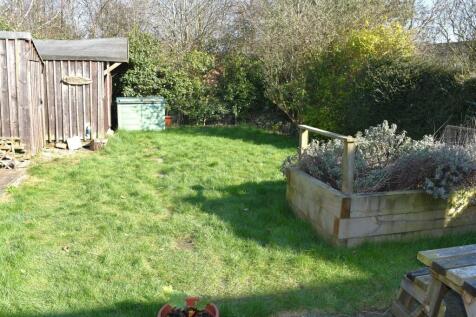 ENCLOSED REAR GARDEN