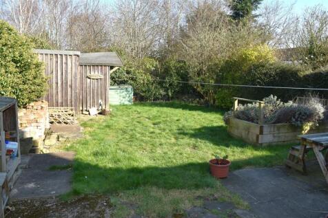 ENCLOSED REAR GARDEN