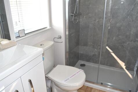 ENSUITE SHOWER ROOM