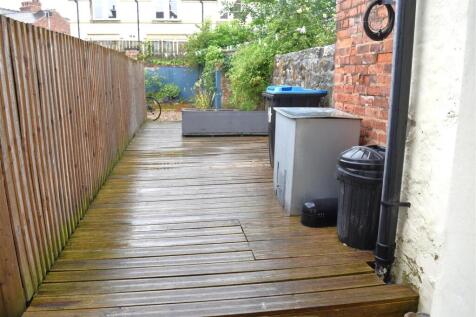 ENCLOSED GARDEN