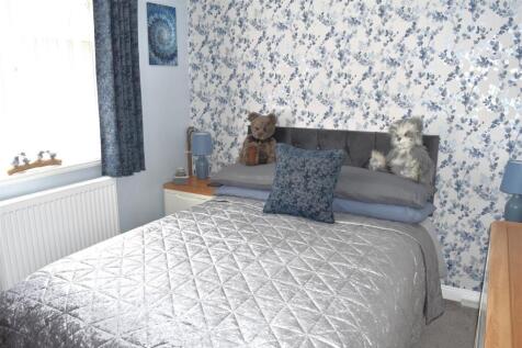 DOUBLE BEDROOM