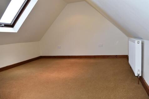 DOUBLE BEDROOM