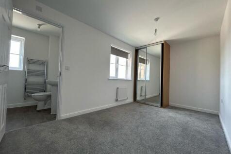 Master with ensuite.jpg
