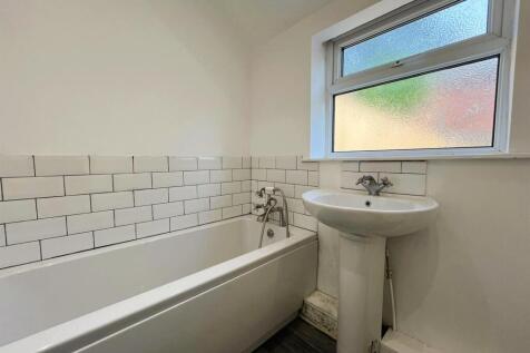 bathroom 3.jpg