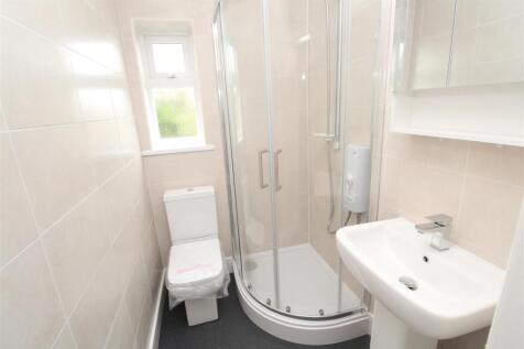33 Leicester Road bathroom.jpeg