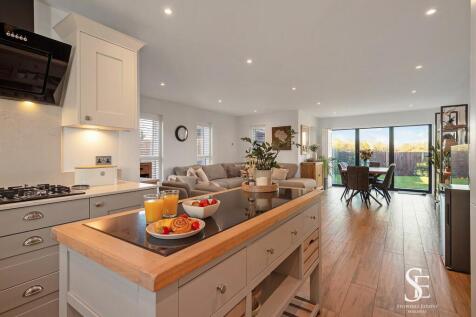Kitchen to Dining room