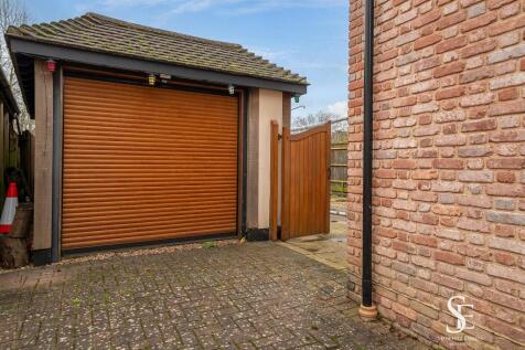 Detached Garage