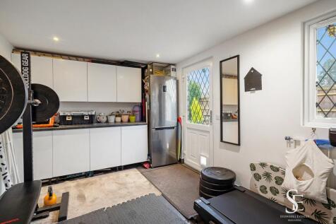 Detached garage